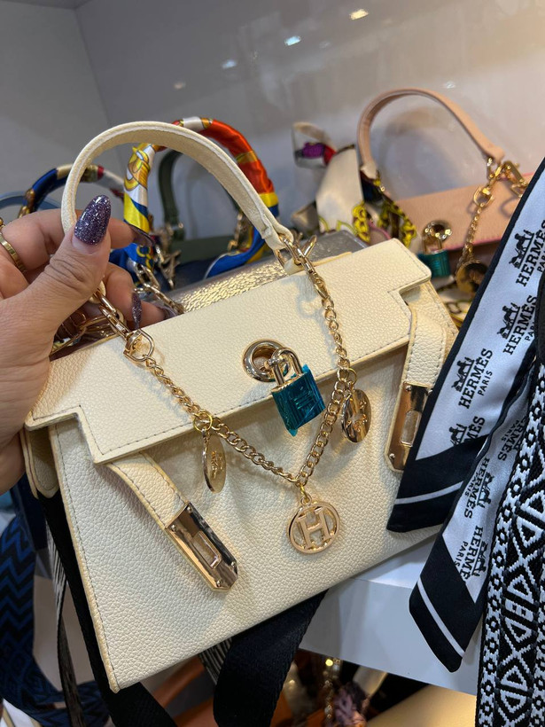 هرمس آویزدار
